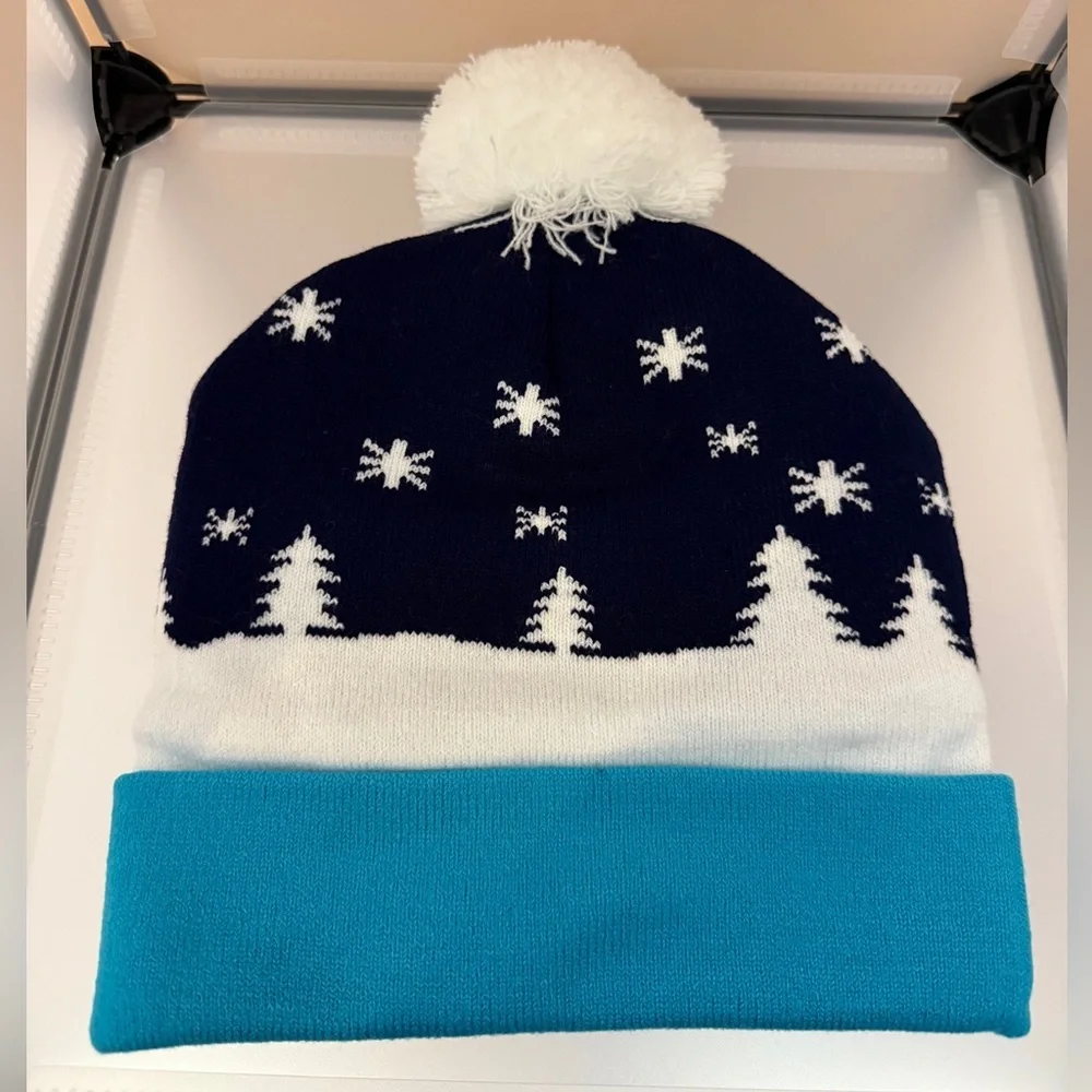 Christmas Festive Adults & Kids Light Up Pom-Pom Beanie One Size NWT
